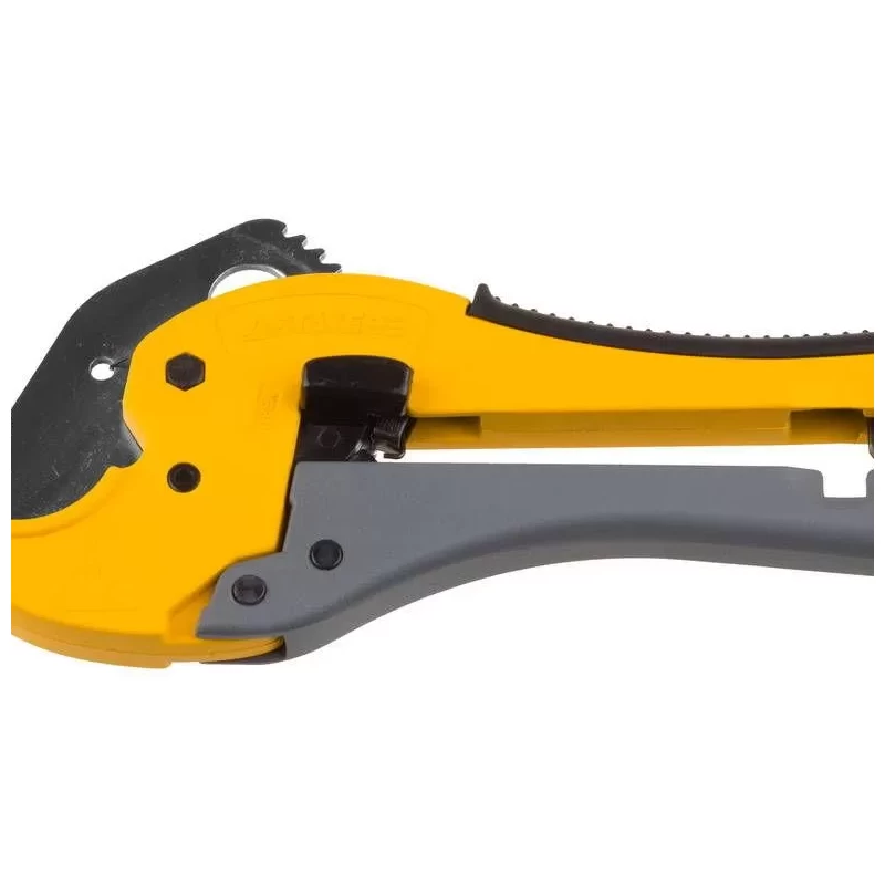 truborez-dlia-metalloplastikovykh-trub-dlia-raboty-odnoi-rukoi