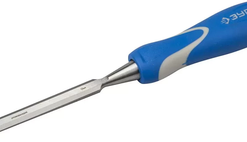 Стамеска с ударопрочной двухкомпонентной ручкой и стальным затыльником для ударных работ,